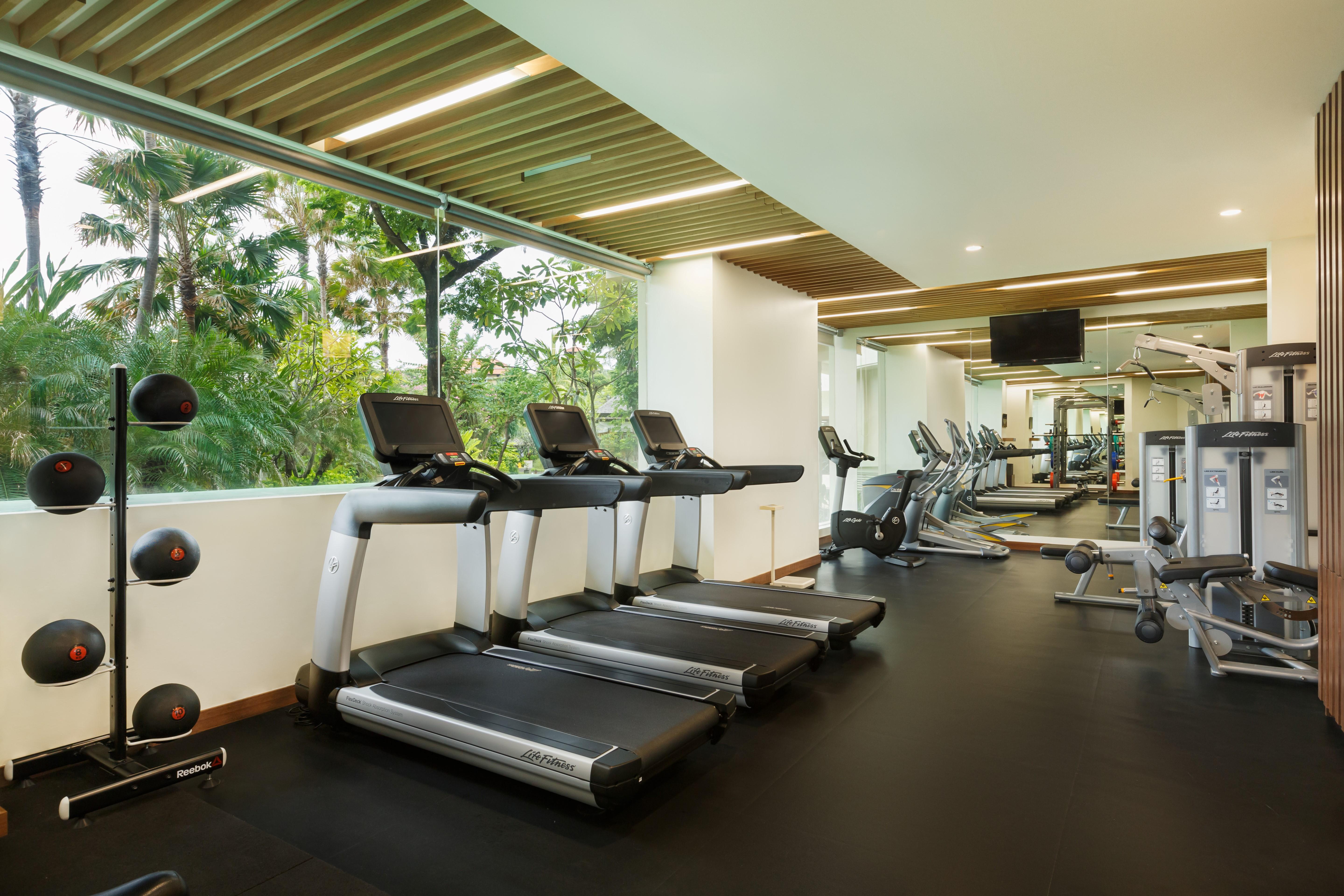 The Seminyak Beach Resort & Spa Экстерьер фото The gym at the hotel