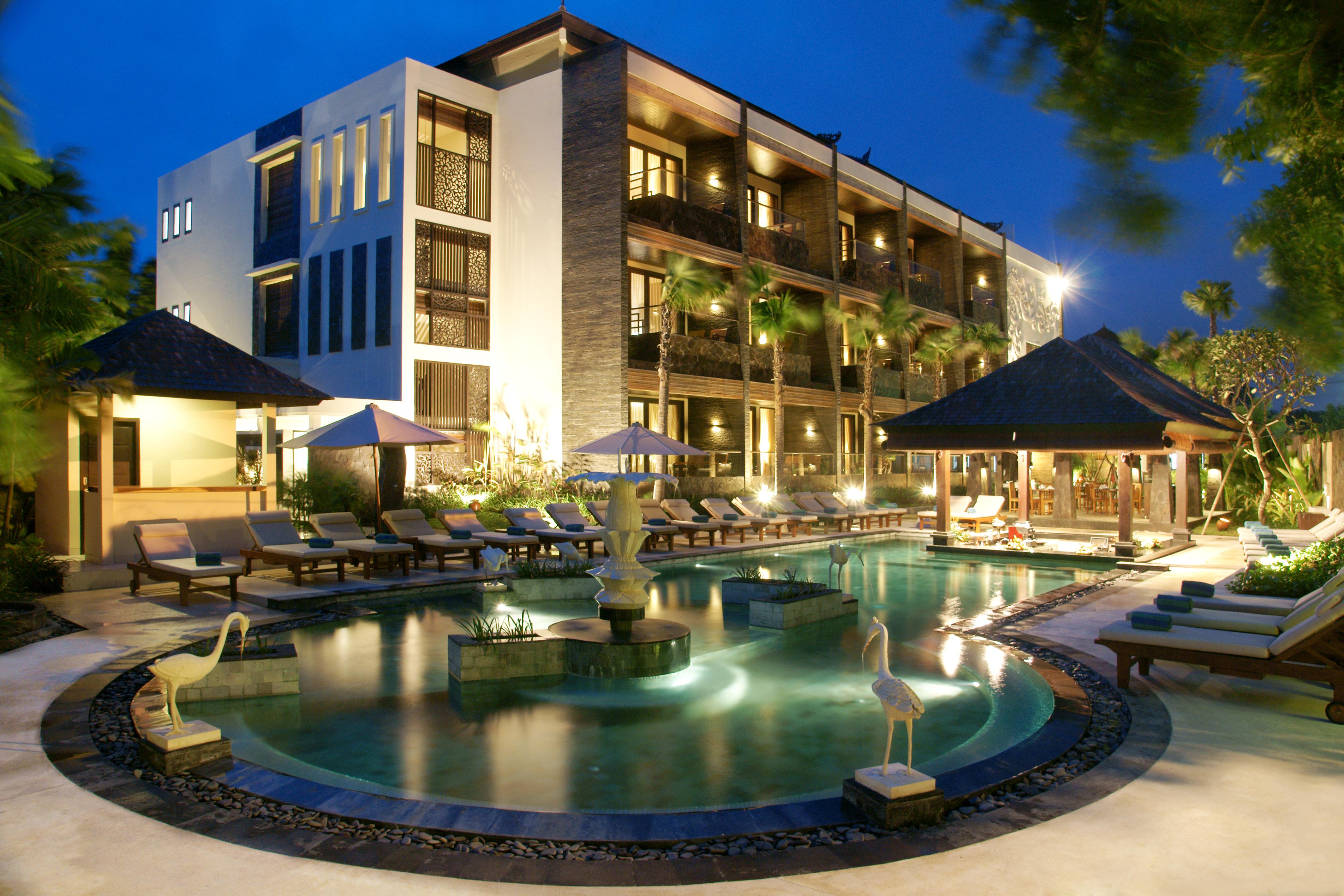 The Seminyak Beach Resort & Spa Экстерьер фото The hotel's main pool