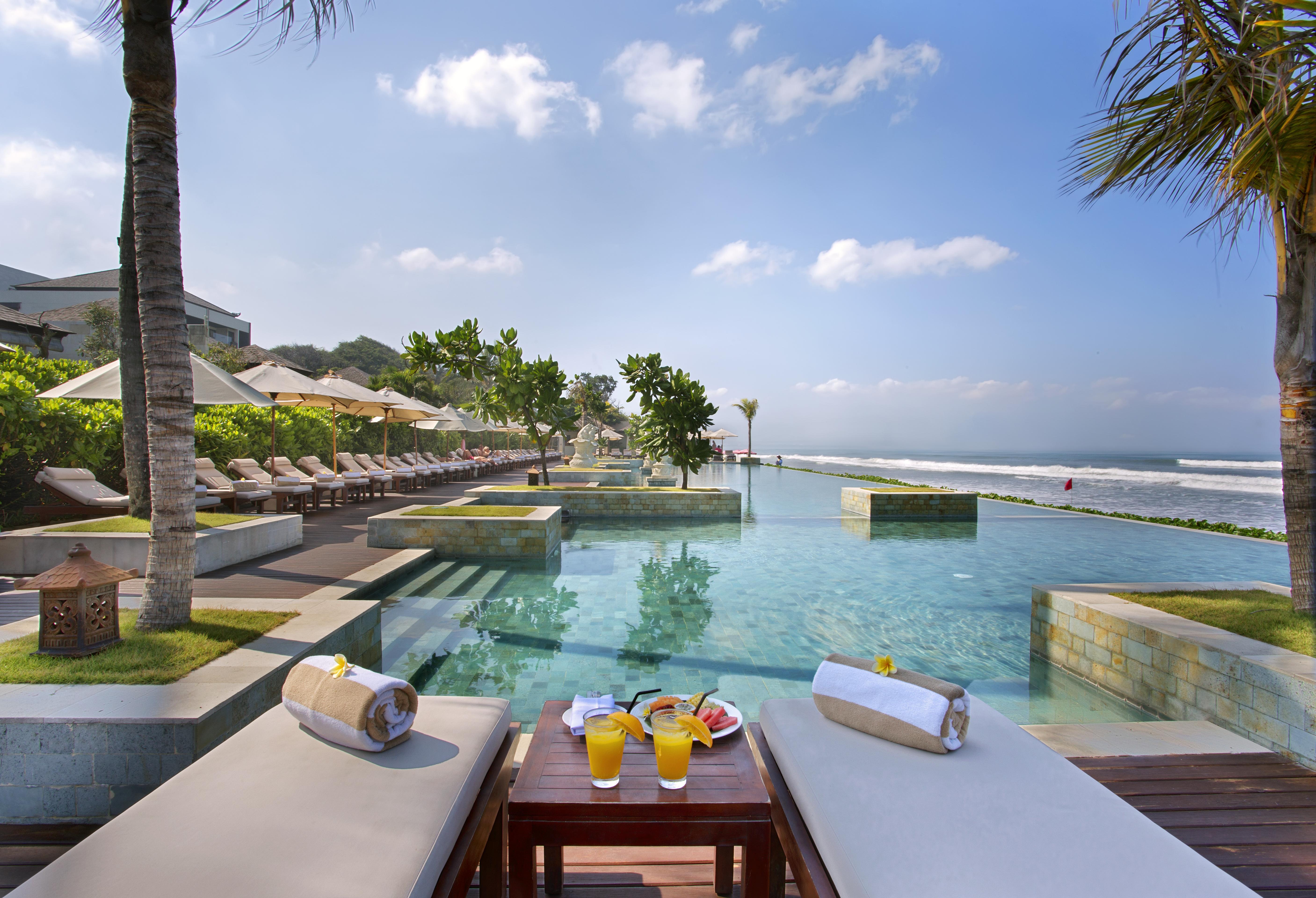 The Seminyak Beach Resort & Spa Экстерьер фото The swimming pool at the resort