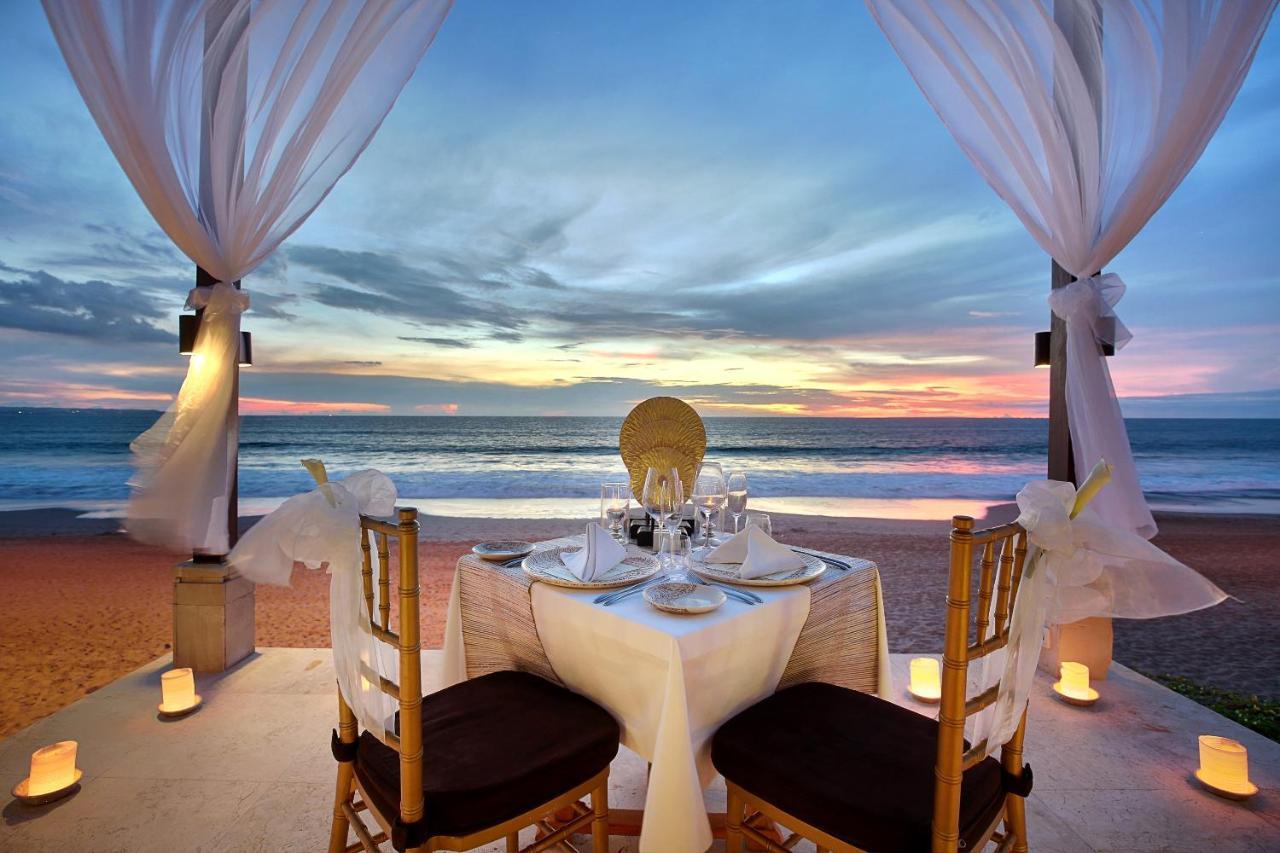 The Seminyak Beach Resort & Spa Экстерьер фото Sunset dinner at the beach