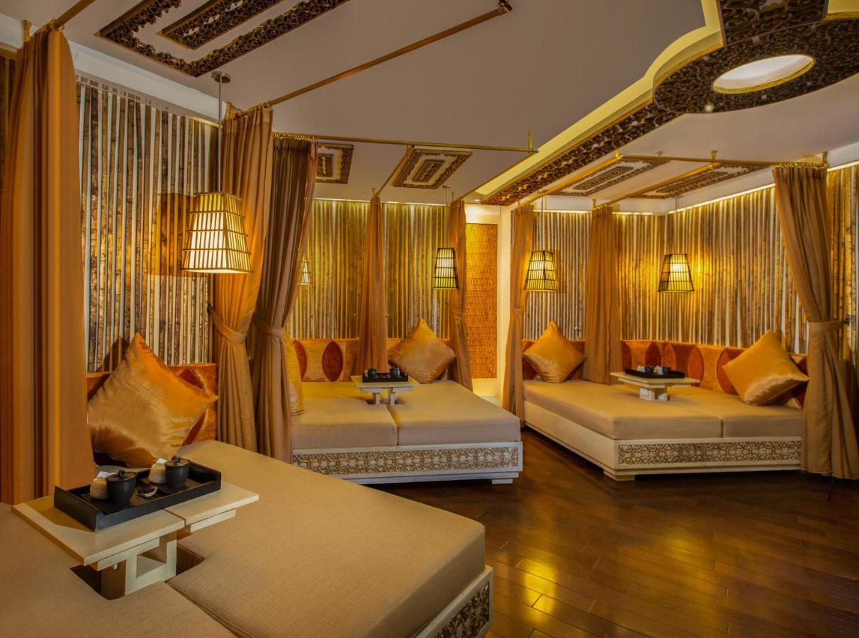 The Seminyak Beach Resort & Spa Экстерьер фото The interior of a spa at the Grand Hyatt Hotel, Colombo, Sri Lanka